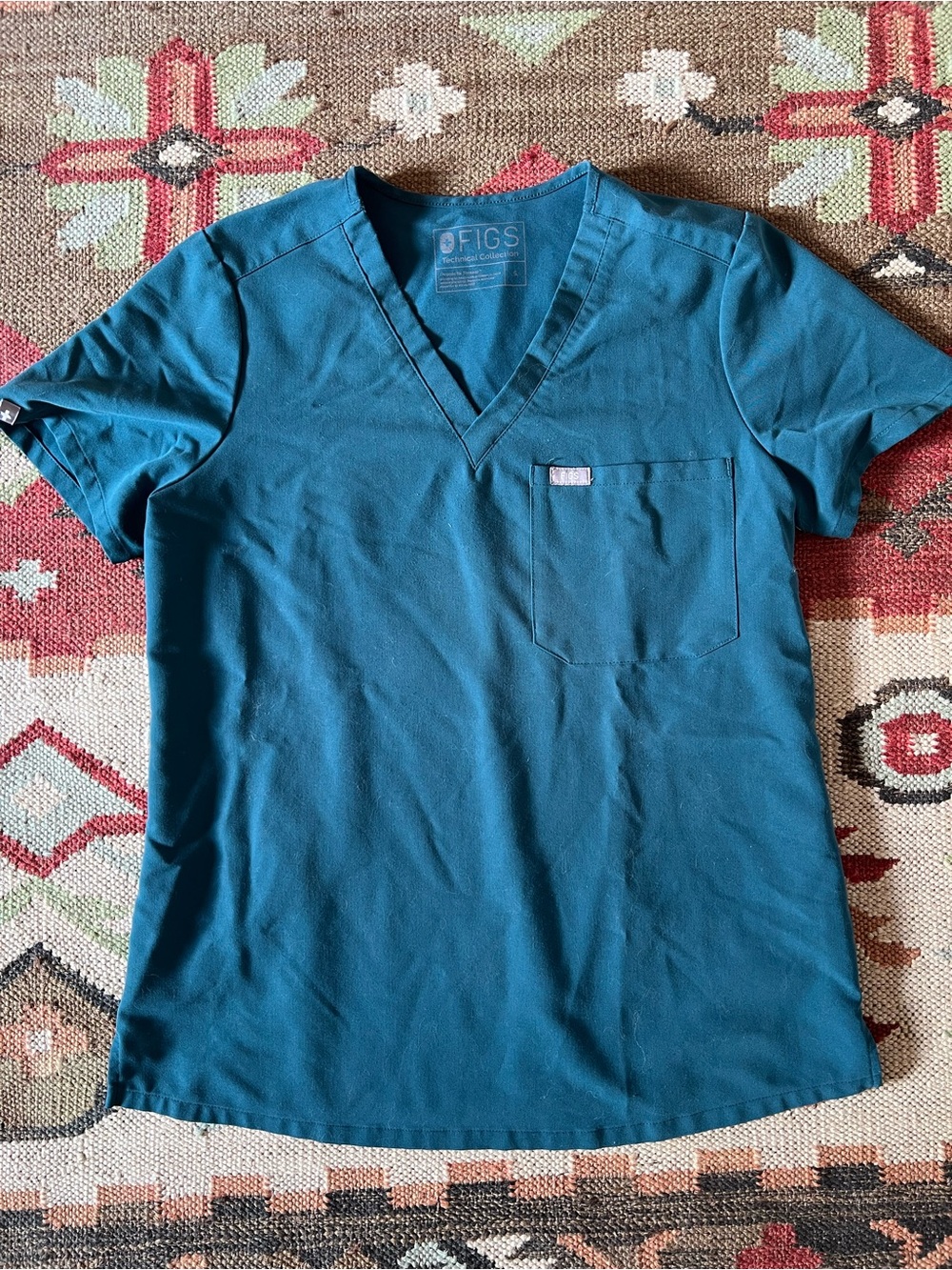 Figs scrub top